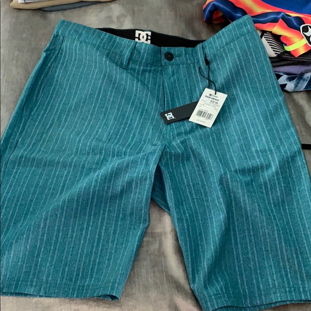 Men’s DC hybrid shorts, size 31